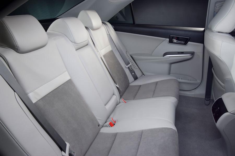  Toyota Camry Hybrid 2012 года  (фото 29 из 71)